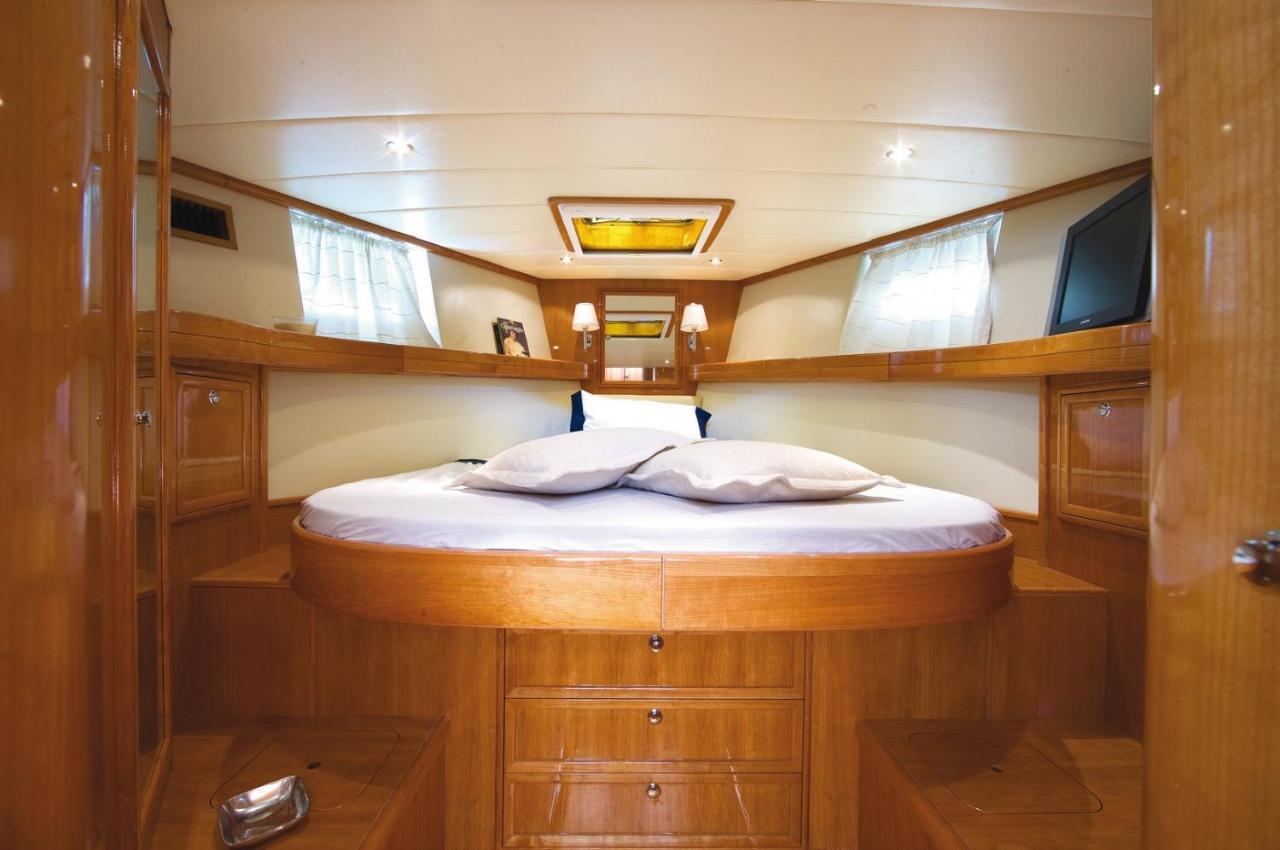 Night On Board Hotel La Maddalena  Ngoại thất bức ảnh
